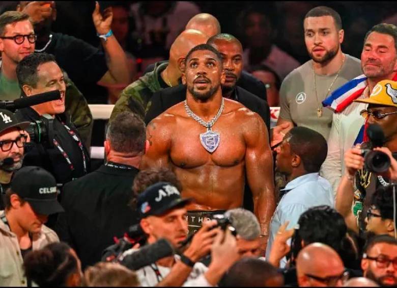 En 2026 Joshua, excampeón olímpico, tiene previsto enfrentarse a su compatriota y también excampeón mundial Tyson Fury. FOTO: AFP