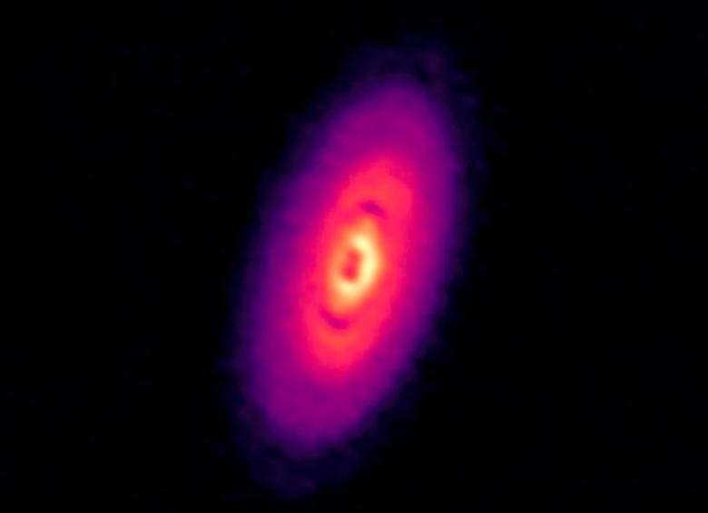 El aprendizaje automático permite distinguir planetas en formación en un disco protoplanetario. Foto UGA
