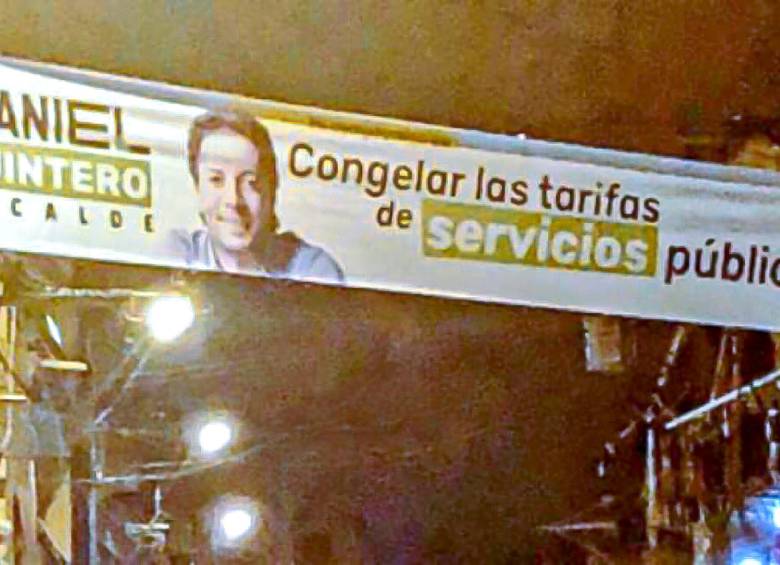 Durante la campaña de 2019, Quintero pegó por toda la ciudad vallas y pasacalles prometiendo congelar las tarifas de los servicios públicos. FOTO Cortesía