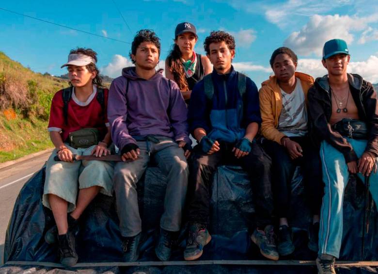 Imagen del grupo principal de actores de “Los reyes del mundo”. FOTO Cortesía