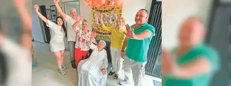 En fotos: Teresa Parra cumplió los 100 años y se persigna con el pie