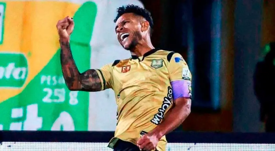 <p>Wilson Morelo anotó el tanto con el que Águilas venció 1-0 a Envigado, consiguiendo así su primera victoria en la actual Liga. </p><p><span class="mln_uppercase_mln">FOTO</span><b><span class="mln_uppercase_mln"> dimayor</span></b></p>