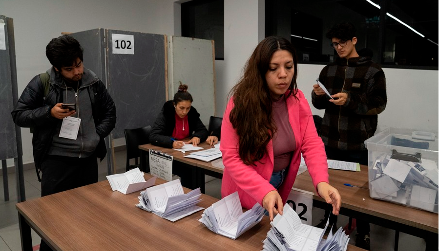 El 68% de la masa electoral participó de los comicios al Consejo Constitucional. FOTO: EFE