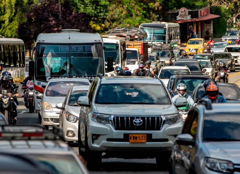 La medida del pico y placa rige en todos los municipios del área metropolitana, hasta las 8:00 de la noche. FOTO Camilo Suárez