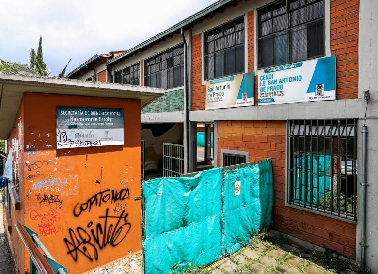 Estudiantes están “exiliados”: el colegio en ruinas y sin respuestas 