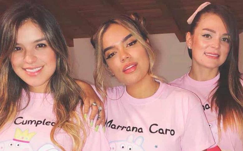 Karol junto a su hermana Jessica (Izq.) y Verónica (Der.). FOTO: Tomada de redes sociales