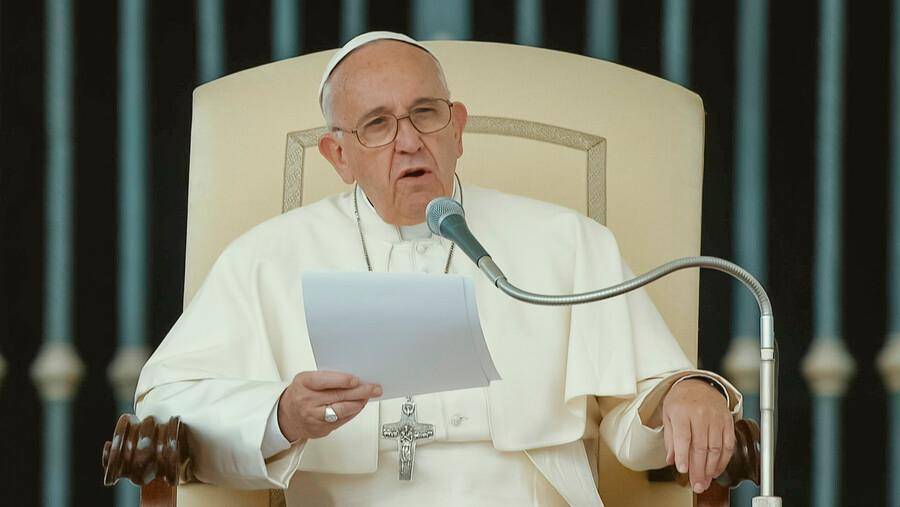Debido a esta operación, el Papa no apareció en público este domingo para celebrar el Ángelus. FOTO COLPRENSA