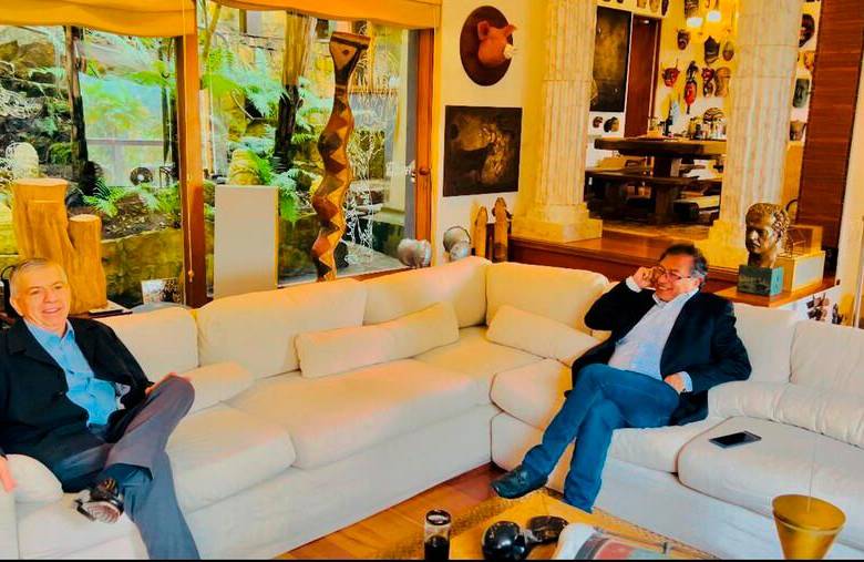 La reunión se concretó este lunes en La Calera, Cundinamarca. FOTO: COLPRENSA. 