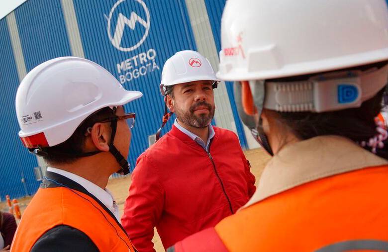 El alcalde electo durante su visita a las obras del patio-taller del Metro de Bogotá. FOTO Colprensa