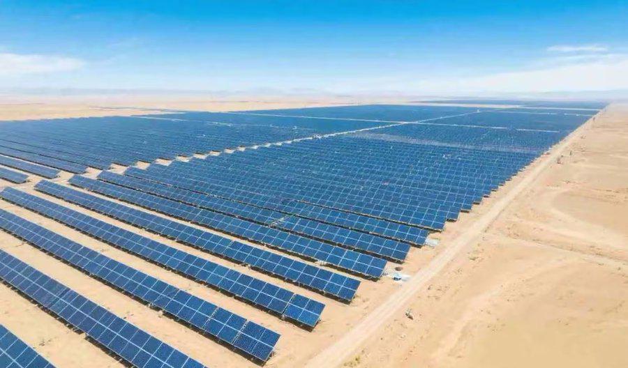 Talatan produce 16.930 megavatios de energía solar, suficiente para abastecer una ciudad del tamaño de Chicago. FOTO: @eluniversocom