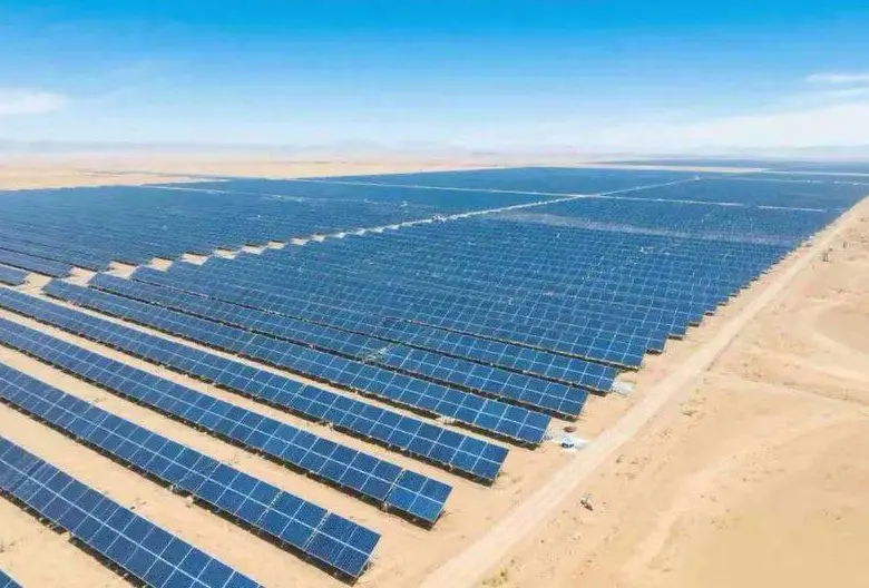 Talatan produce 16.930 megavatios de energía solar, suficiente para abastecer una ciudad del tamaño de Chicago. FOTO: @eluniversocom