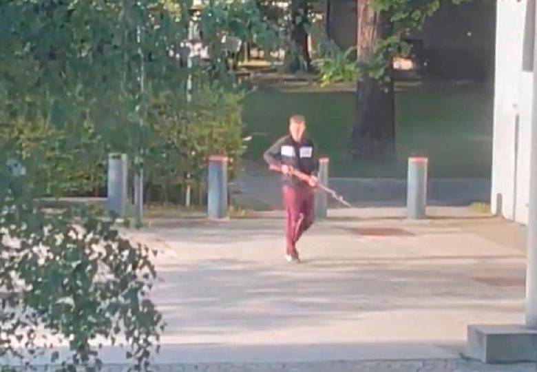 El hombre armado y que fue abatido aún no ha sido identificado. FOTO: Captura de video