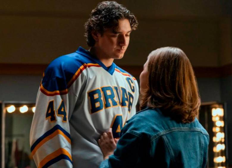 Estos son Belmont Cameli y Ella Bright, protagonistas de la primera temporada de Off Campus. FOTO: Cortesía Prime Video.