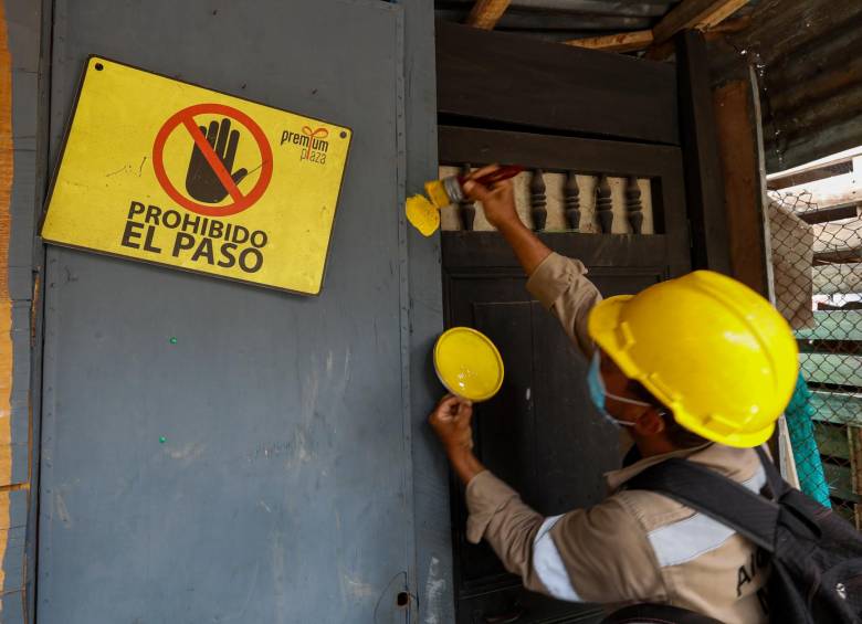 Este procedimiento comenzó en medio de polémicas entre los residentes del sector y los funcionarios de las dependencias de la administración municipal. Foto: Manuel Saldarriaga Quintero