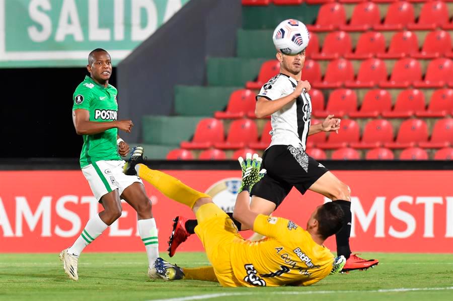 La anotación de Libertad llegaría al minuto 78’ por intermedio de Cristian Báez que aprovechó un rebote del portero Aldair Quintana para darle la victoria a su equipo. Foto: EFE.