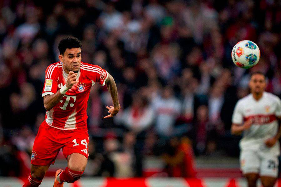 Luis Díaz volvió a ser de los más destacados de su equipo en la victoria 5-0 en la Bundesliga. FOTO @FCBayernEN