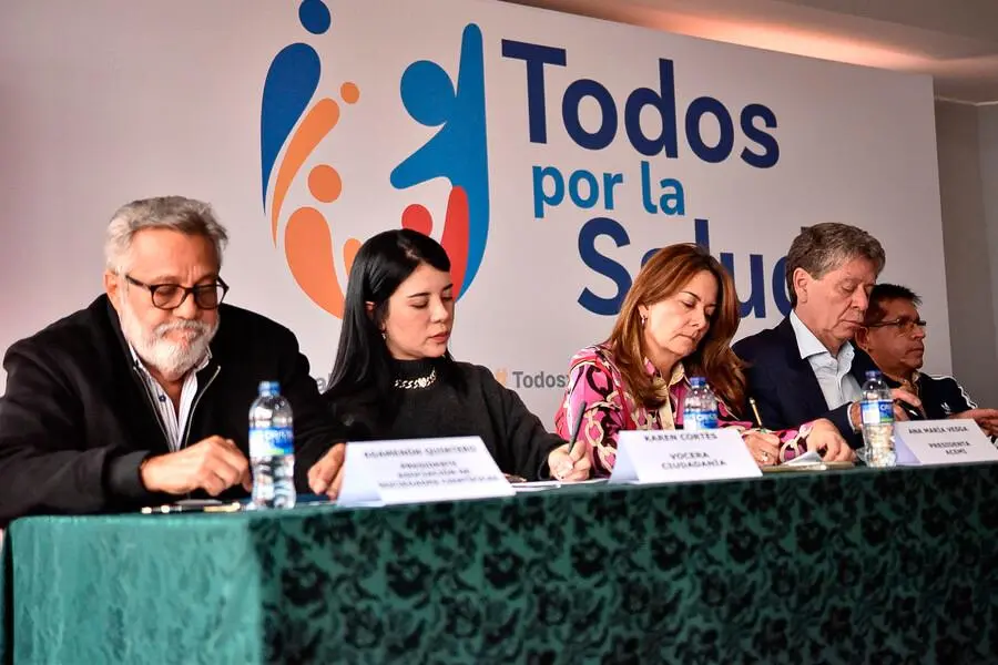 Algunos de los voceros del movimiento “Todos por la Salud” durante su lanzamiento oficial en Bogotá.