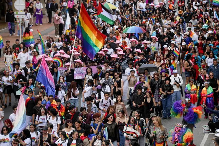 El Gobierno británico asegura que las terapias de conversión han incluido casos de violencia física, amenazas, manipulación psicológica e incluso exorcismos, según testimonios de víctimas. FOTO: Colprensa.