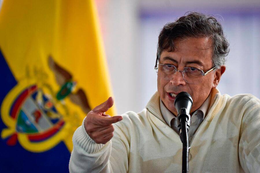 El presidente Gustavo Petro estuvo en el evento del Hospital San Juan de Dios en compañía del alcalde de Bogotá, Carlos Fernando Galán. FOTO COLPRENSA