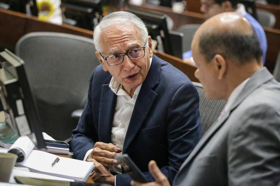 El ministro de Salud, Guillermo Jaramillo, ha puesto en marcha las órdenes de Petro sobre el sistema. FOTO <b>Presidencia</b>