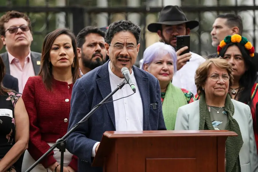 Iván Cepeda encabeza la intención de voto en la encuesta Invamer de noviembre de 2025. FOTO: COLPRENSA