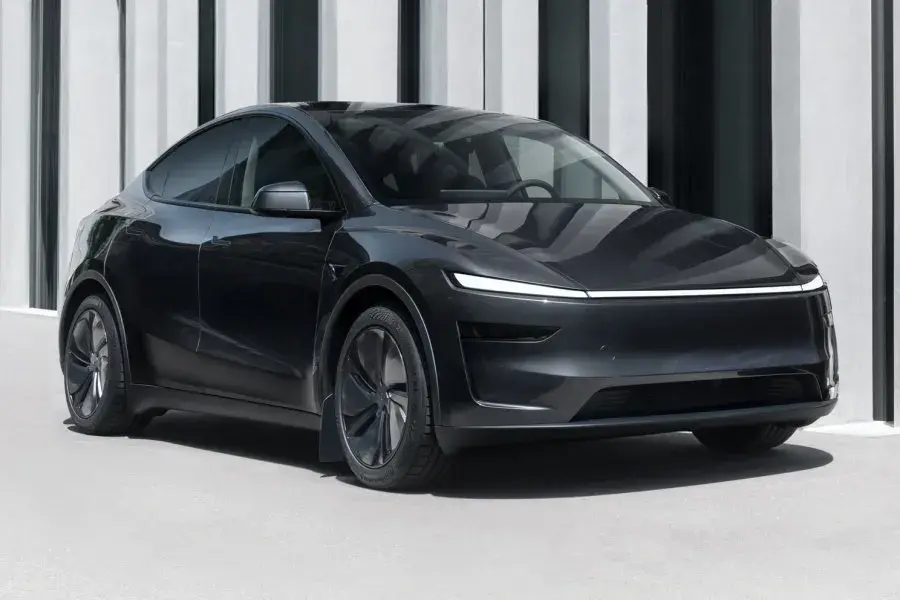 Tesla, que llegó al país a finales de 2025, marcó un punto de quiebre en el mercado con su modelo Model Y, al convertirse, por primera vez, en el vehículo eléctrico más vendido del país en un mes. FOTO: Cortesía