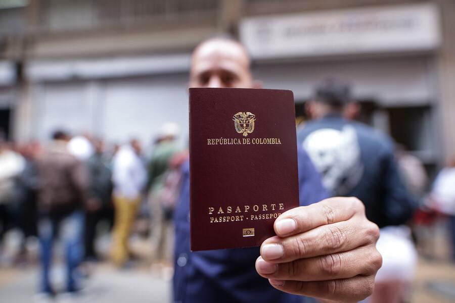 Por ahora, el Gobierno espera firmar el convenio con Portugal en los próximos días. De concretarse, los colombianos podrían ver cambios en el precio y el modelo del pasaporte en el corto plazo. FOTO: Colprensa.