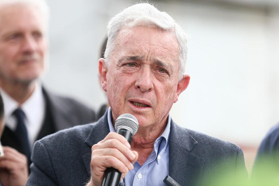 El expresidente Álvaro Uribe en medio de un discurso. FOTO: COLPRENSA