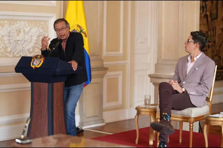 El presidente Gustavo Petro y el ministro de Educación, José Daniel Rojas, durante la posesión en el cargo de este último. Foto: Presidencia