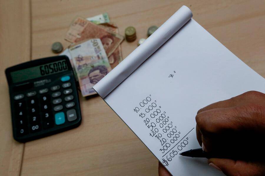 El gasto de bolsillo en salud es la plata que las personas tienen que destinar a ese rubro por fuera de los servicios de las EPS. FOTO COLPRENSA