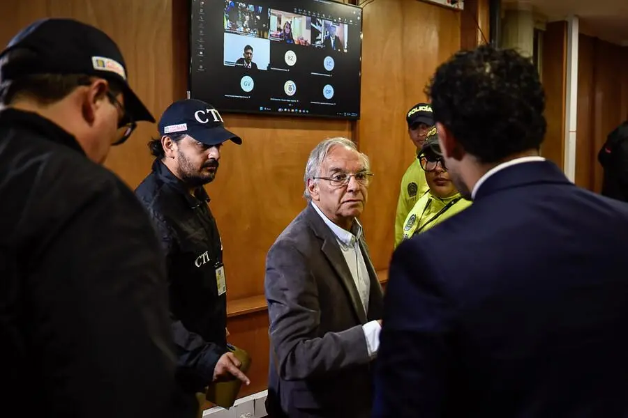 El 18 de diciembre se les impuso a Ricardo Bonilla y Luis Fernando Velasco, ambos exministros, una medida de aseguramiento en centro carcelario. Foto: Colprensa. 