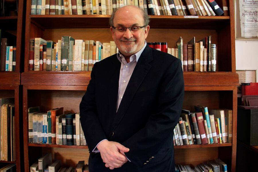 El nuevo libro de Salman Rushdie, <i>La penúltima hora</i>, ya está disponible en las librerías de Colombia. Foto Colprensa.
