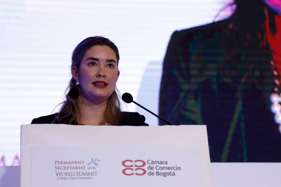 Ángela Anzola, presidenta ejecutiva de Fundación PLAN, advirtió sobre el riesgo de que se hunda el proyecto de ley que busca prohibir la mutilación genital femenina en Colombia y pidió al Congreso priorizar su discusión. FOTO: Colprensa. 