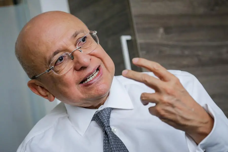 El actual ministro de Justicia, firmó la cesión de su empresa a su esposa días antes de asumir el cargo. FOTO: COLPRENSA. 