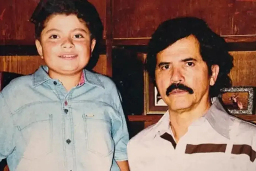 John Leguízamo (Der.) interpretará a Pablo Escobar en la nueva serie. FOTO: Disney+