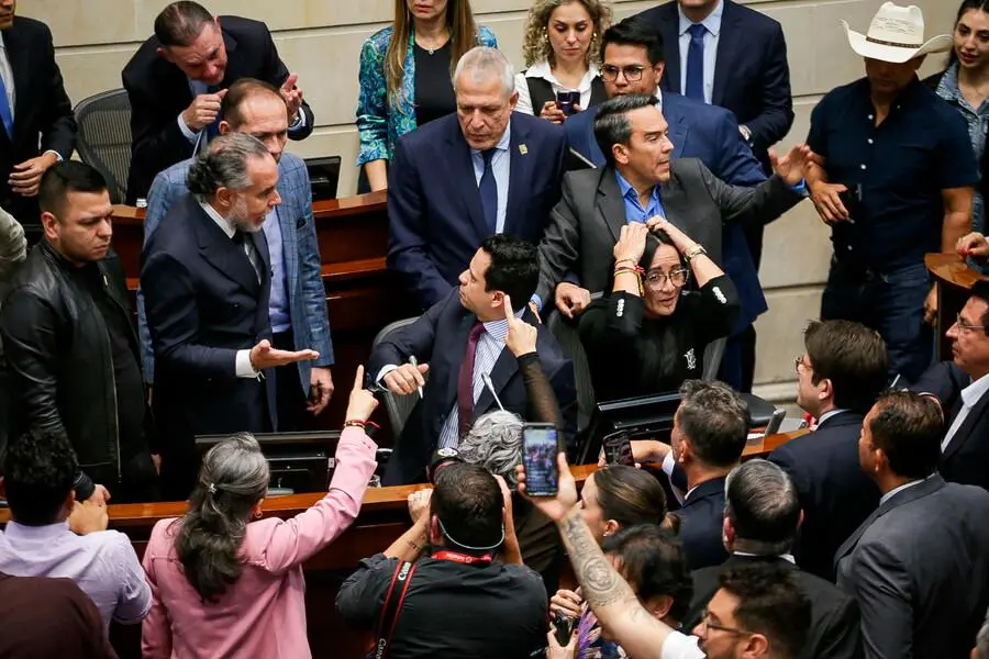 Durante la sesión de este miércoles. 49 senadores votaron “No” a la consulta popular y 47 se pronunciaron a favor del “Sí”. FOTO: Colprensa