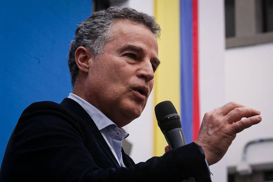 El exgobernador Aníbal Gaviria aseguró que en una eventual gestión suya se reconstruirá el sistema de salud que “este gobierno, pretendiendo mejorarlo, destruyó”. FOTO: Colprensa