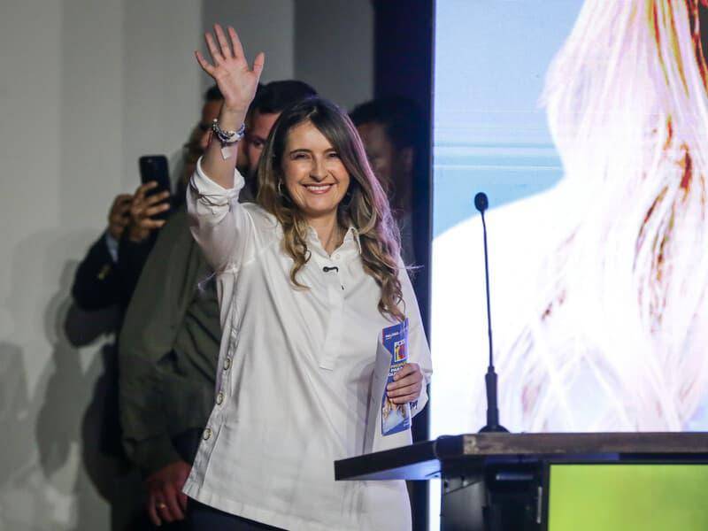 La candidata presidencial Paloma Valencia aseguró que ministros del gobierno de Gustavo Petro le alertaron sobre un supuesto plan criminal en su contra, presuntamente atribuido a disidencias armadas. FOTO: Colprensa. 