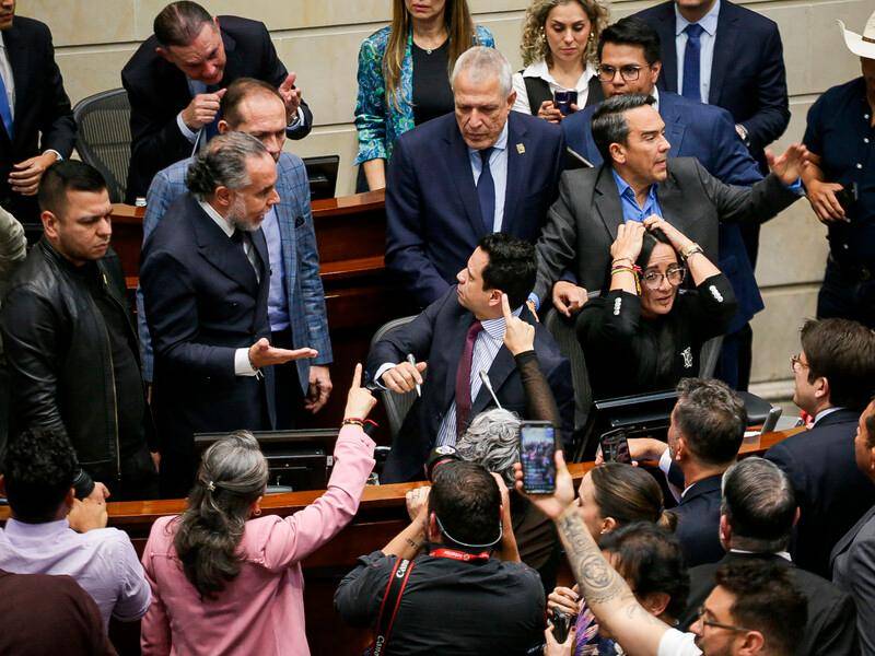 Durante la sesión de este miércoles. 49 senadores votaron “No” a la consulta popular y 47 se pronunciaron a favor del “Sí”. FOTO: Colprensa