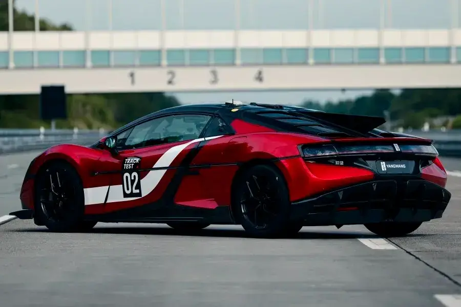 El Yangwang U9 Xtreme logró el récord de velocidad con el piloto alemán Marc Basseng en pista certificada. FOTO: CORTESÍA