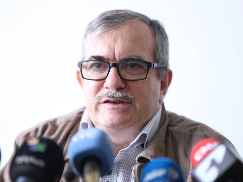 Rodrigo Londoño, Timochenko, presidente del partido Comunes, anunció su apoyo a la candidatura presidencial de Iván Cepeda para la segunda vuelta del 15 de junio. Foto: Camila Díaz / Colprensa 