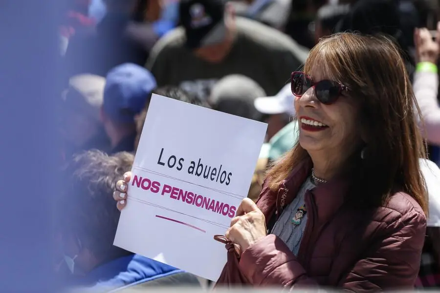La reforma pensional cambia el modelo de pensión de millones de colombianos. Colpensiones será la única entidad que pague la pensión, combinando los aportes públicos y privados. FOTO: Colprensa.