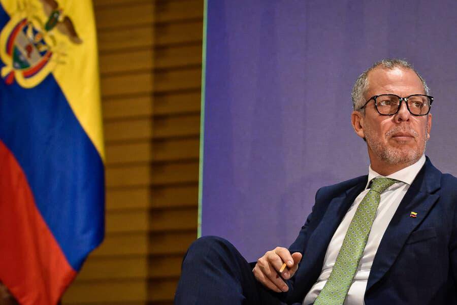 El Audi oficial de la Embajada de Colombia en Brasil sufrió daños severos y fue declarado en pérdida total. FOTO: Colprensa