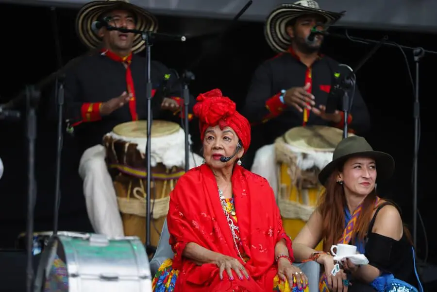 Totó la Momposina dedicó más de 50 años a preservar los ritmos y tradiciones del Caribe colombiano, llevando su música a escenarios de Europa, Estados Unidos y América Latina. FOTO: Colprensa. 