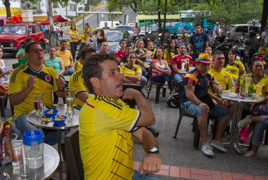 Los partidos de la Selección Colombia y las jornadas de fin de semana serían los principales motores del aumento en las ventas. FOTO: EL COLOMBIANO