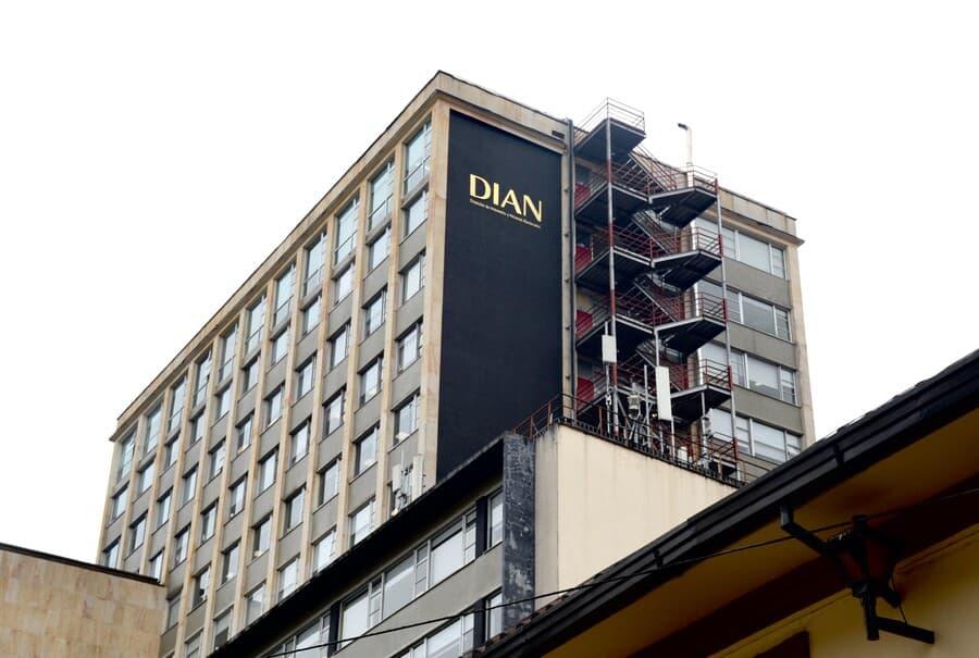 Más de 4.300 personas llevan meses o años esperando a ser nombrados en los cargos que ganaron por concursos de méritos en la Dian. Foto: Colprensa.