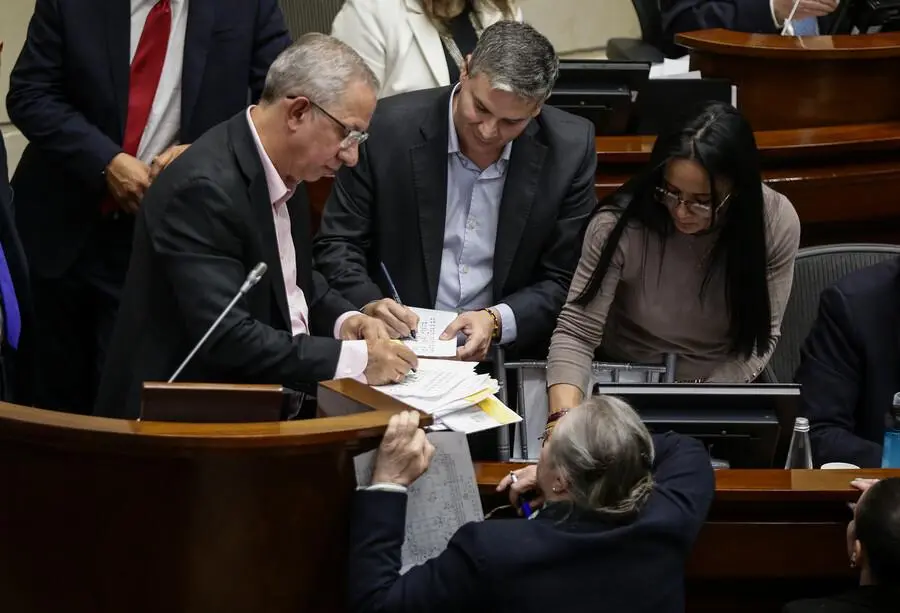En la plenaria del Senado de la República, se aprobó en debate final la reforma laboral. FOTO: Colprensa.