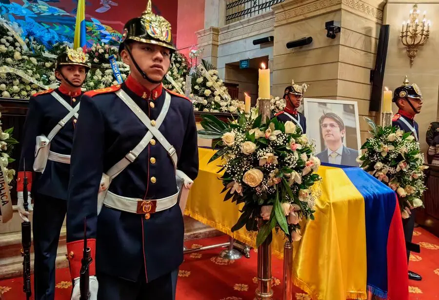 En el Congreso de la República se lleva a cabo la cámara ardiente en memoria al senador Miguel Uribe. FOTO COLPRENSA