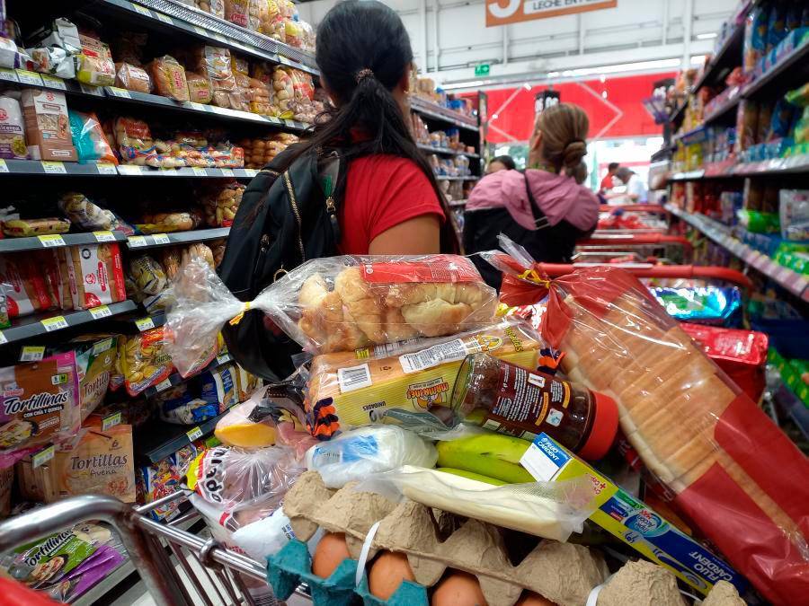 Comidas por fuera, mercado de reposición y salud están entre los gastos que más pesan en el presupuesto de los hogares. FOTO: EL COLOMBIANO