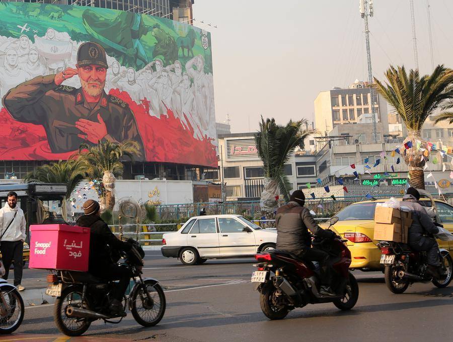 Estados Unidos hace un llamado a los ciudadanos o residentes en Irán a que abandonen el país. FOTO: XINHUA